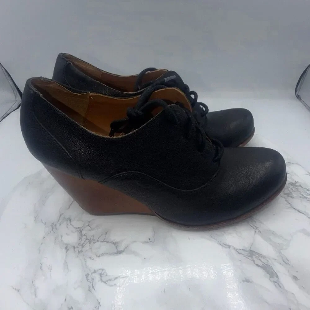 KORK-EASE Black Leather Olive Lace Up Pump-7.5M